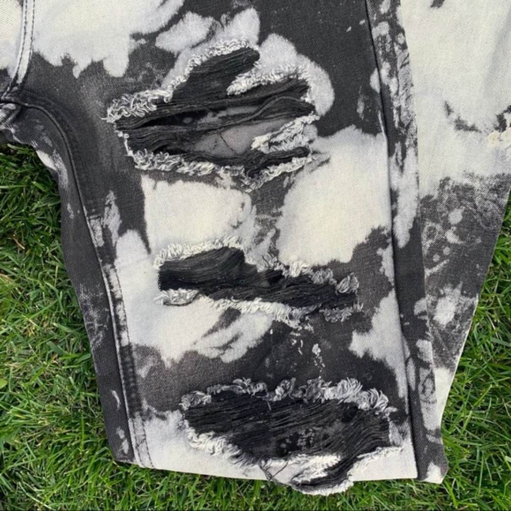 Glamorous Tall Bleach Dye Distressed Jeans - Picture 10 of 11